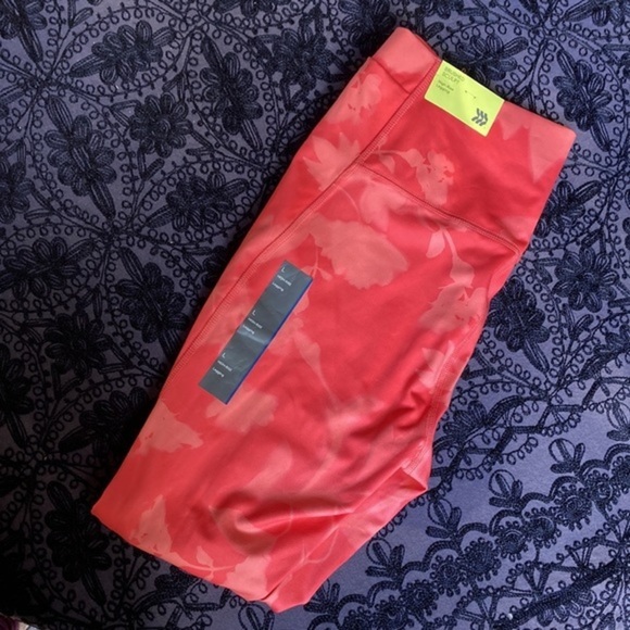 All in Motion High Rise Legging Pink Floral | Large - Picture 3 of 7